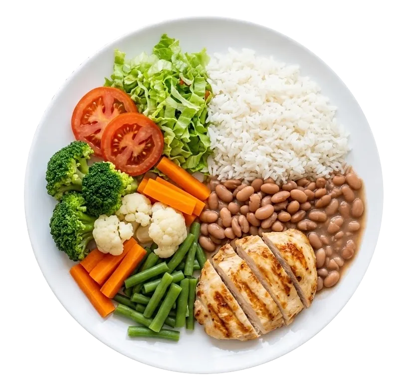 Prato brasileiro com arroz, feijão, frango grelhado, legumes e salada.
